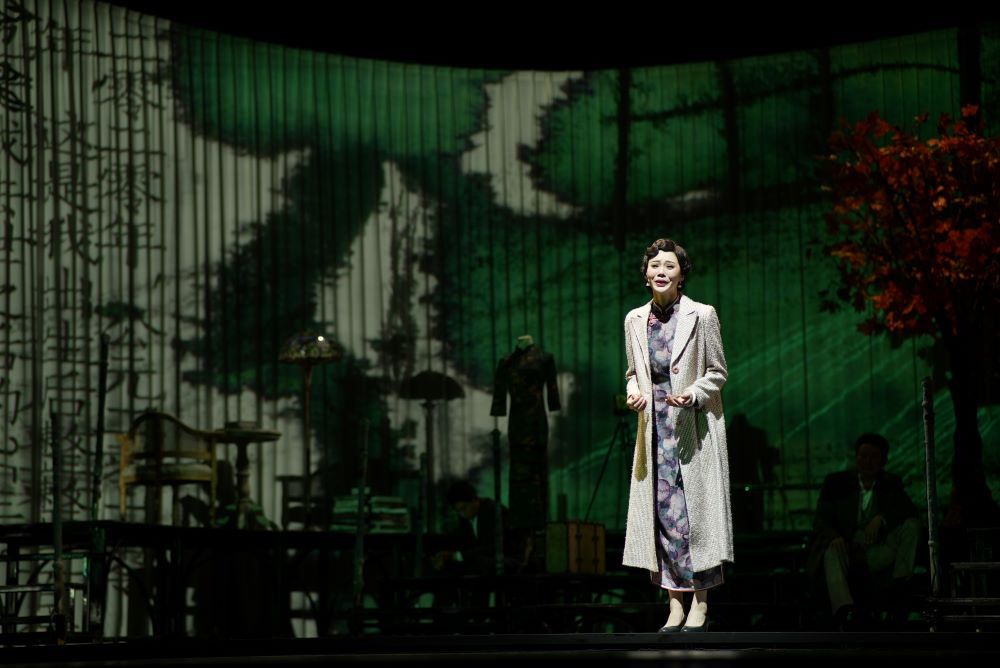 传奇一生的再现：话剧《寻她芳踪张爱玲》苏州站11月16日开演