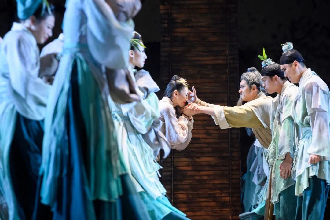 她力量燃爆舞台！“舞坛双子星”操刀，“荷花奖”作品7月来津！