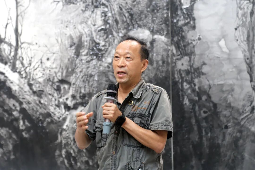 守望生命——邹明大漠胡杨作品展在东莞京东智谷·白礼堂开幕