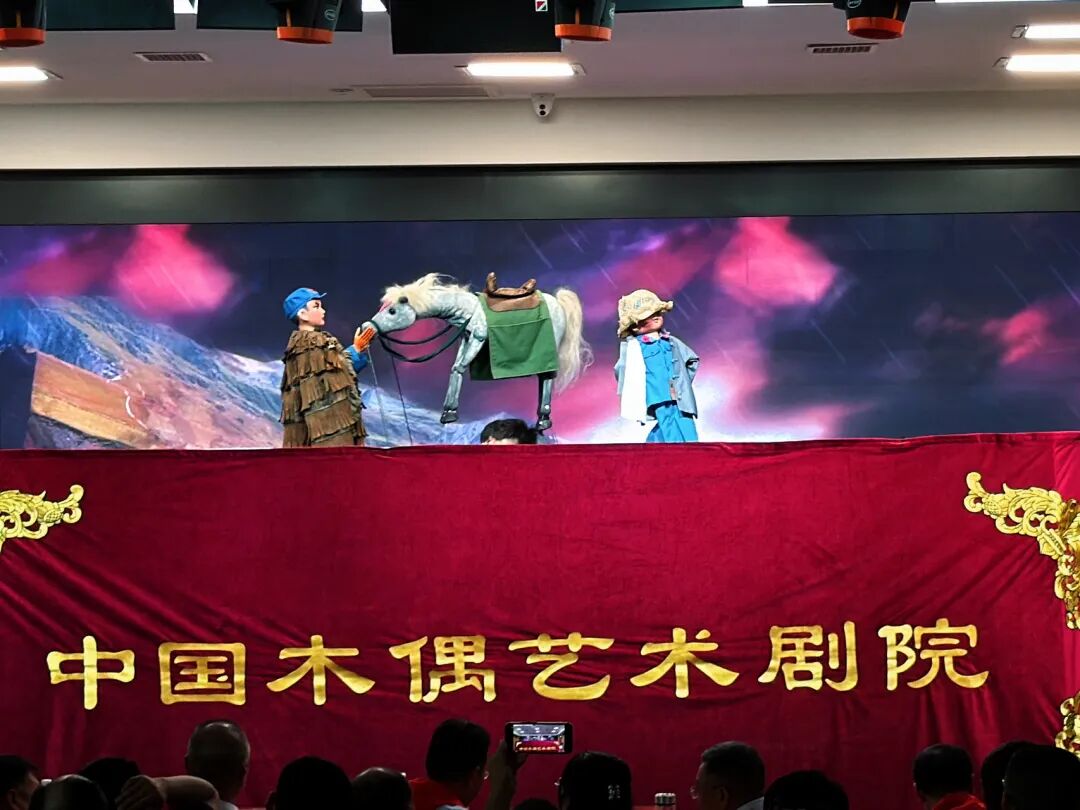 中国木偶艺术剧院木偶剧《红军的战马》在陕西铜川照金北梁红军小学公益演出成功！