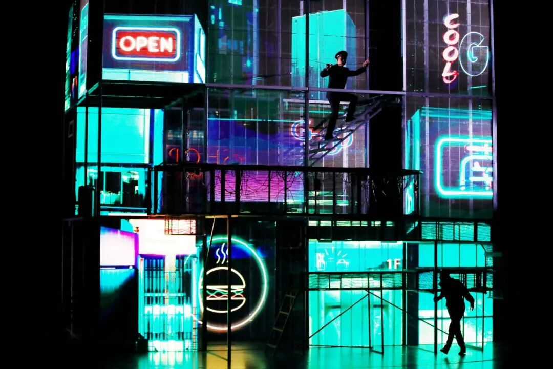 话剧《英雄时代》致敬“守护万家灯火的人”｜2026“国话戏剧数字院线”展映季